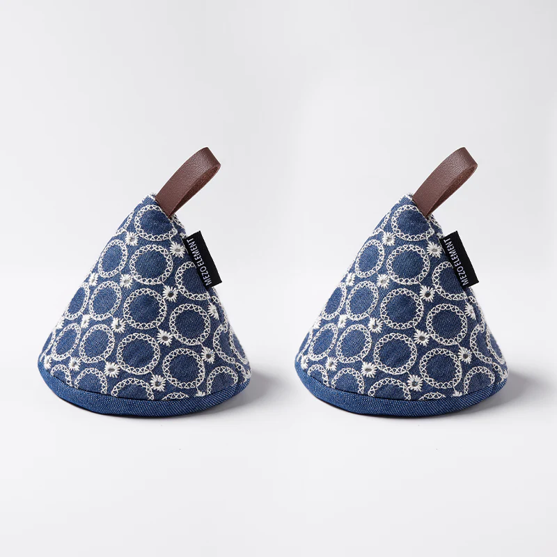 Brooklin Patchwork Oven Mitts - Image 3