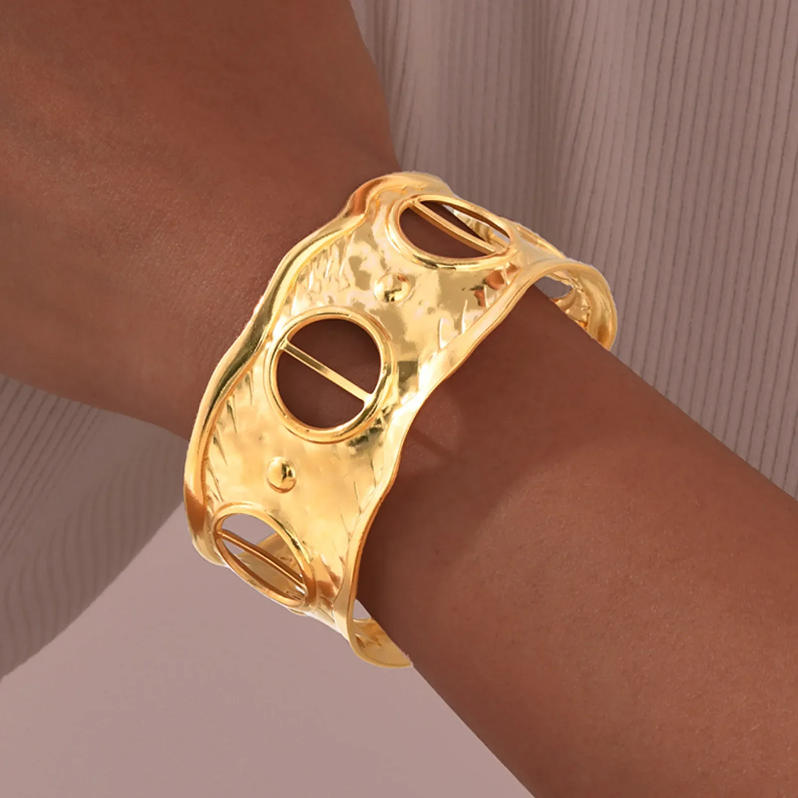 Velra Silk Thread Bracelet - Image 4